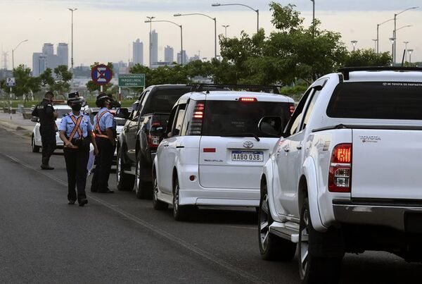 Saldo rojo de US$ 433 millones en jubilaciones de policías en doce años - Economía - ABC Color
