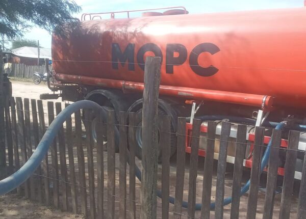 Comunidades chaqueñas son asistidas con 120.000 litros de agua potable - .::Agencia IP::.