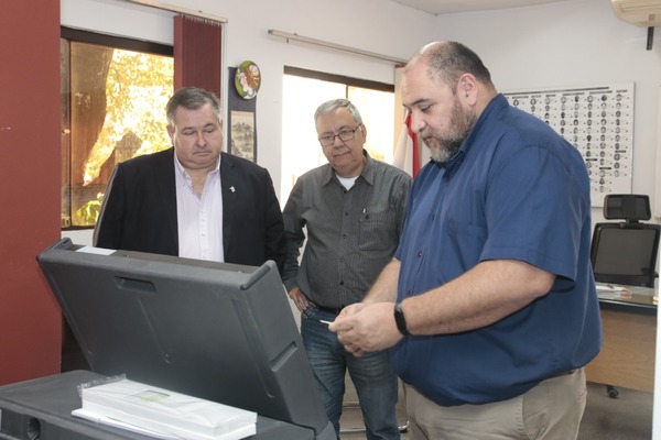 Uruguay destaca funcionalidad de la máquina de votación y del Sistema TREP - .::Agencia IP::.