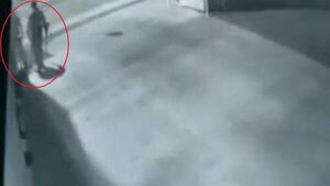Video muestra que guardia disparó a joven por intentar orinar en vereda