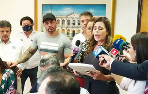 Diputados presentan libelo acusatorio contra Sandra Quiñónez - Noticiero Paraguay