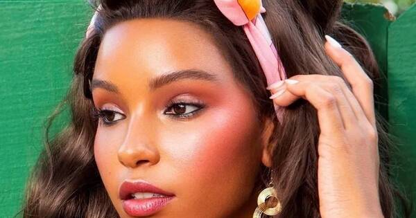 La Nación / El regreso del make up con labial