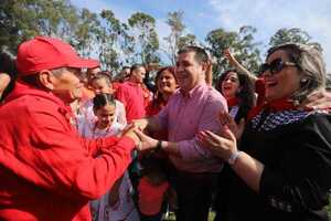 Diario HOY | Una multitud acompaña a Cartes en Guairá: “Demostró su amor al partido”