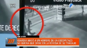 Guardia mata a hombre que intentó orinar en la vereda