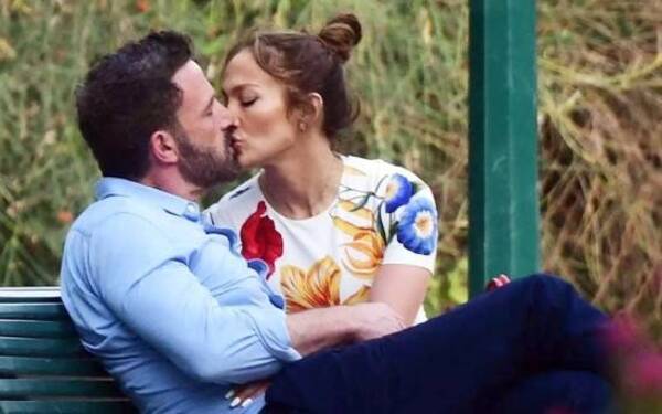 Crónica / [GALERÍA] La romántica luna de miel de JLo y Ben Affleck en Paris