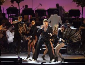 Ricky Martin se cura las heridas con un baño de masas en Los Ángeles - Gente - ABC Color
