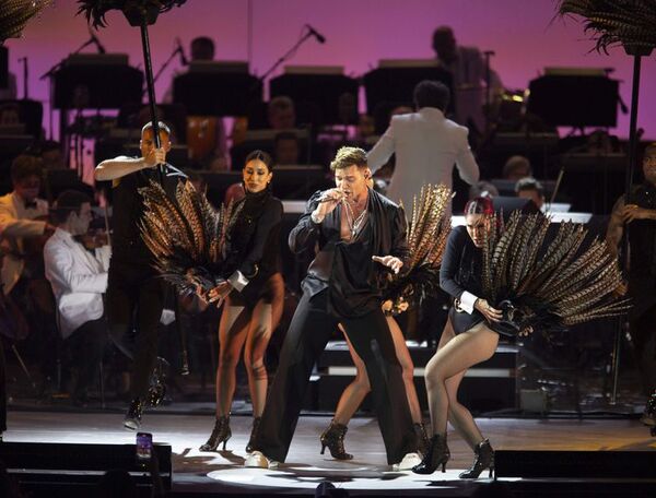 Ricky Martin se cura las heridas con un baño de masas en Los Ángeles - Gente - ABC Color