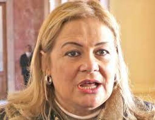 María Esther Roa sobre Sandra Quiñónez: “Con rosario y de rodilla, no se va a salvar a esta interpelación”