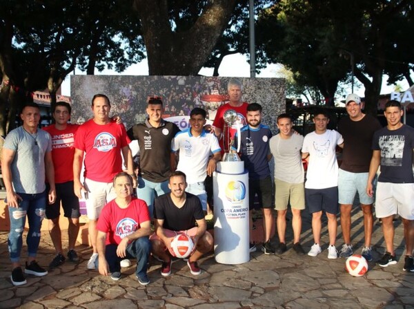 Campeones de América comparten con su hinchada - APF