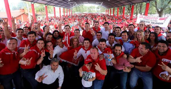 La Nación / Con multitudinario apoyo a Horacio Cartes, culminó la gira de Peña y Alliana por el Guairá