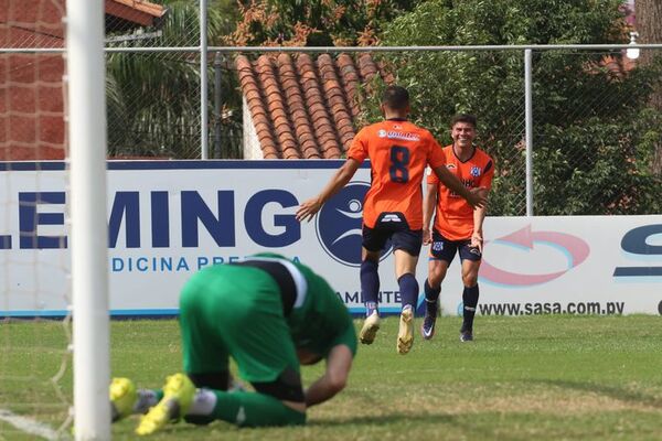 El “Gallo” sale del fondo en la Intermedia - Fútbol de Ascenso de Paraguay - ABC Color