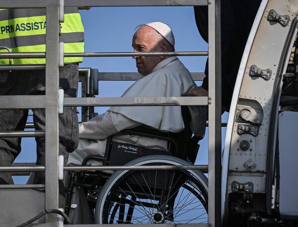 El papa emprende su viaje de 6 días a Canadá para pedir perdón a indígenas - Mundo - ABC Color