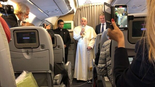 Papa Francisco parte hacia Canadá en “peregrinación penitencial” | 1000 Noticias