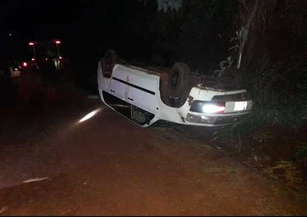 CONDUCTOR SALIÓ ILESO TRAS EL VUELCO DE SU VEHÍCULO EN EDELIRA 70