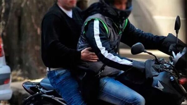 Motochorros despojan a una mujer de un celular y dinero en efectivo - Radio Imperio