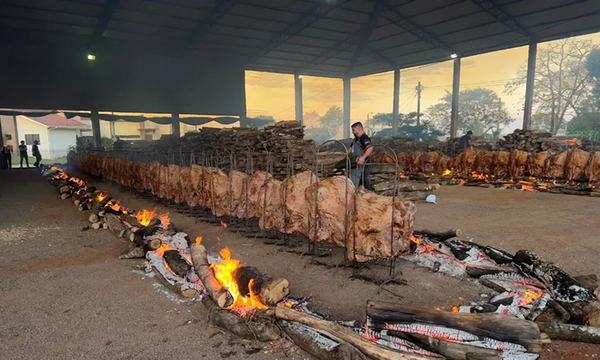 Vuelve la gran ''Fiesta de la Costilla'' con mil kilos de asado a la estaca - OviedoPress