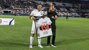 Versus / ¡Homenaje al capitán! Richard Ortiz llegó a 350 partidos con Olimpia - Paraguaype.com