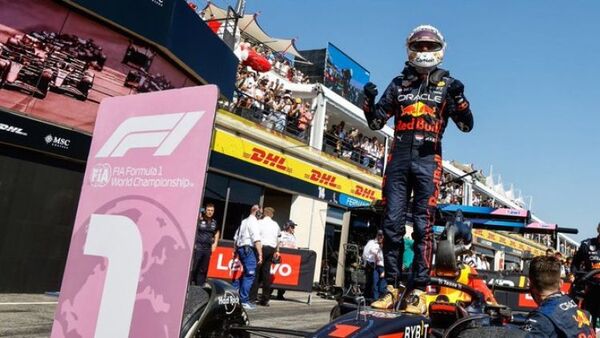 Max Verstappen refuerza liderato al ganar en Francia