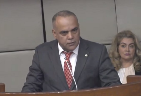 Bachi hace el ridículo al citar falso pronunciamiento de la Iglesia
