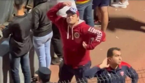 ¡Se busca! Cerro Porteño quiere identificar al desubicado que hizo gestos racistas