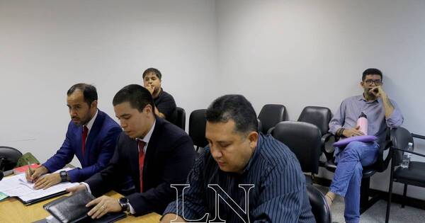 La Nación / Periodista que publicó sobre denuncia contra Favio Chávez afronta juicio por supuesta difamación