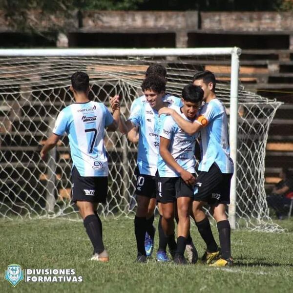 Cuatro siguen al mando en la Sub 18 - Fútbol - ABC Color