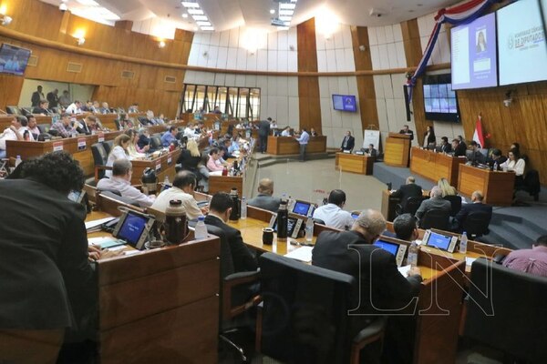 Diario HOY | Libelo contra Fiscal General: sesión en Diputados queda en "cuarto intermedio"