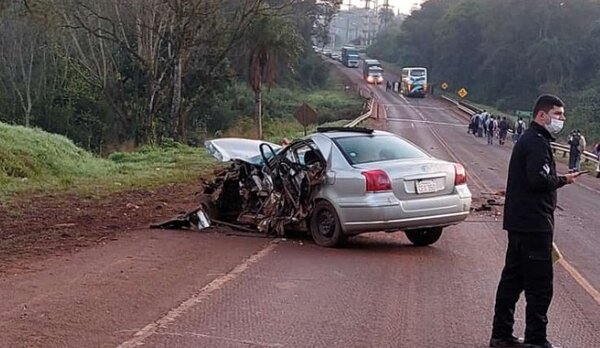 PARAGUAYO COLISIONÓ CONTRA UN COLECTIVO DE LARGA DISTANCIA EN ARGENTINA.
