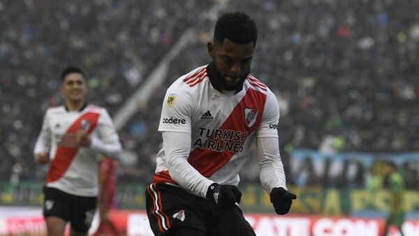 River Plate derrota a Aldosivi gracias a Miguel Borja