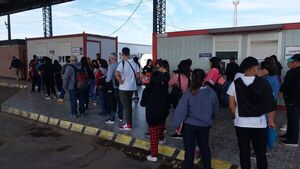 Tediosa espera para ingresar a Paraguay desde Clorinda - Nacionales - ABC Color