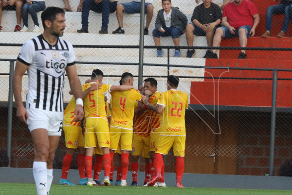 Diario HOY | ¡General Caballero hace respetar su galones!