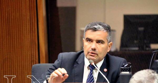 La Nación / Édgar Acosta: “Hay que analizar hecho por hecho y no votar por votar nomás”