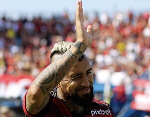 Vidal debuta con triunfo en el Flamengo, que sigue al alza en el Brasileirao