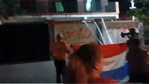 Escrachan a diputado liberal Mineur por negativa al enjuiciamiento de fiscala general