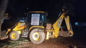 Recuperan en Zanja Pyta tractor de la Sanesul hurtado en Campo Grande