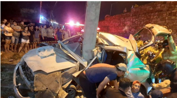 Dos muertos tras accidente en Limpio: auto chocó contra columna