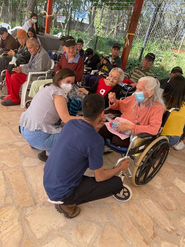 Diario HOY | Congregación Kkottongnae agasajó a abuelitos abandonados