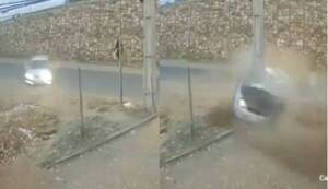 Crónica / [VIDEO] ¡Impresionante! En feroz accidente, auto quedó abrazado a una columna