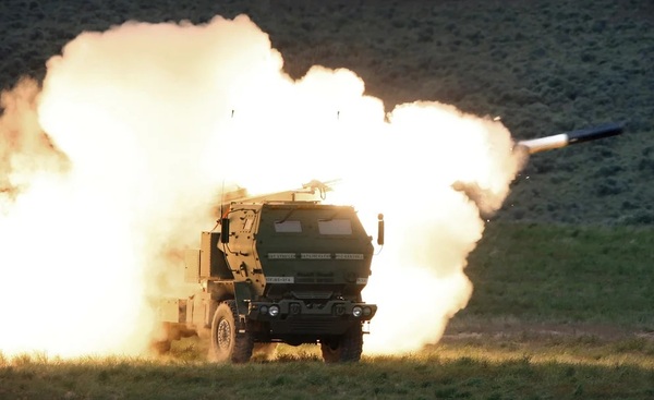 Ucrania destruyó 50 depósitos de munición rusos con el sistema de lanzamiento de cohetes HIMARS | 1000 Noticias