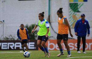 Paraguay se prepara para enfrentar a Brasil mañana martes por la semifinales de la Copa América Femenina