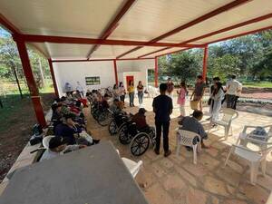 Crónica / Jóvenes agasajaron a abuelitos y mayores