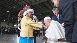 El Papa llegó a Canadá en un viaje de "penitencia" por los abusos contra los indígenas