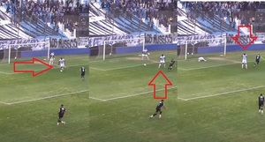 Increíble: Defensor remató despeje contra delantero y fue gol - La Prensa Futbolera