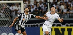 En la vuelta de Fabián Balbuena, Corinthians derrotó al Atlético Mineiro de Junior Alonso