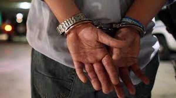 Detienen a un hombre que se hacía pasar por funcionario de Fiscalía para estafar