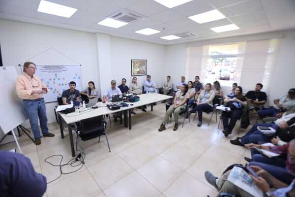 Técnicos americanos acompañan acciones de remodelación del Centro Ambiental de Itaipu - .::Agencia IP::.