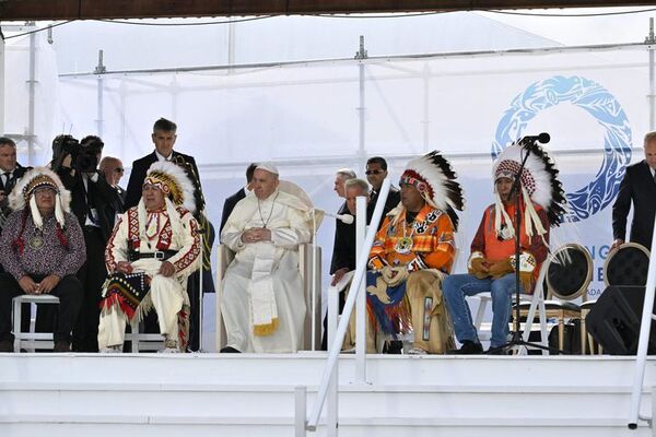 Papa pide perdón por “el mal que cristianos cometieron contra indígenas” - Mundo - ABC Color