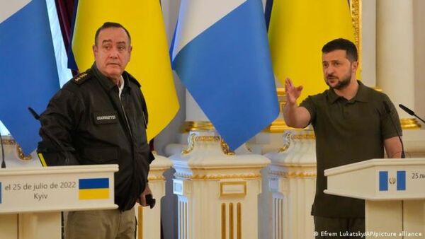 Presidente de Guatemala viaja a Ucrania por invitación de Zelenski