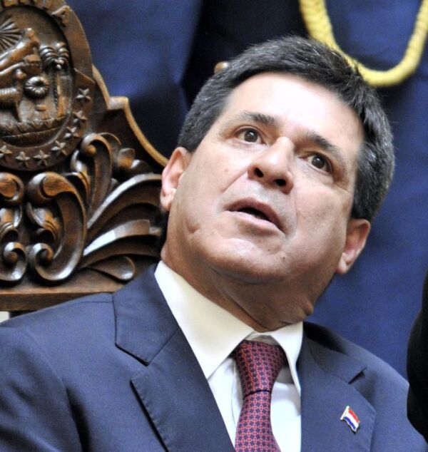 Tres veces que dirigentes cartistas quisieron defender a su líder y terminaron embarrándolo más - Política - ABC Color