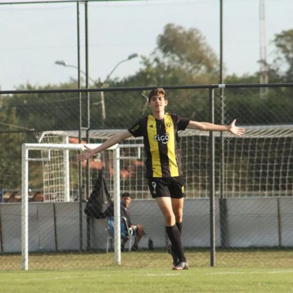 Dos al mando de la Sub 14 - Fútbol - ABC Color